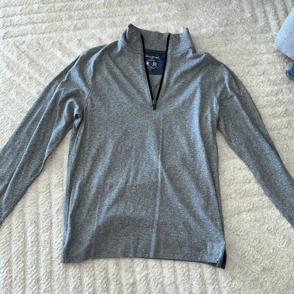 Banana republic quarter zip. Size small